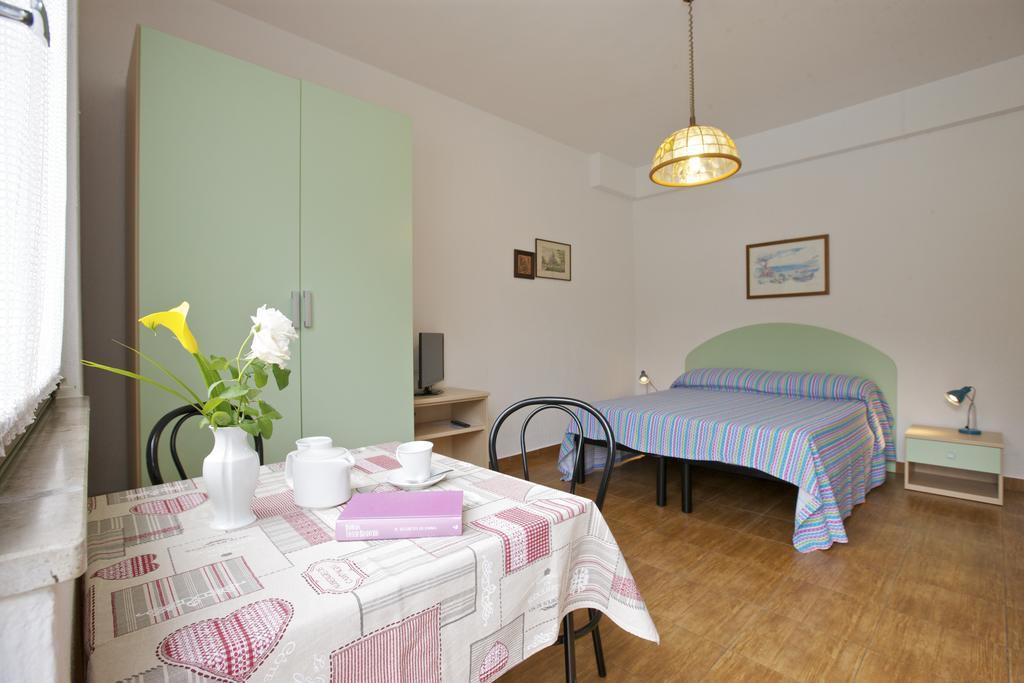 Casa Augusta Appartement Maccagno Buitenkant foto