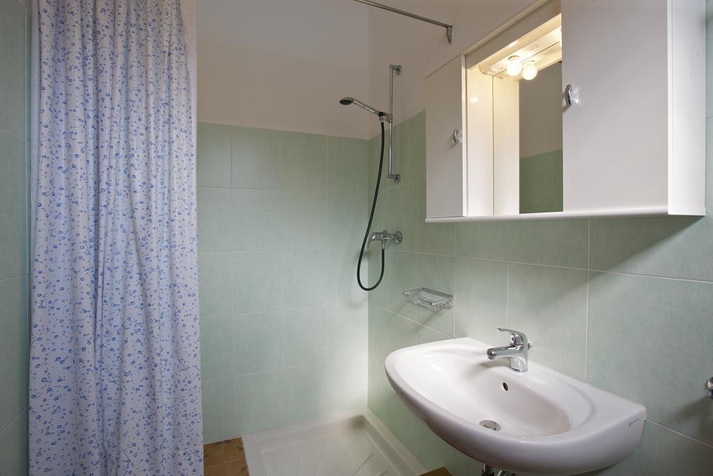 Casa Augusta Appartement Maccagno Buitenkant foto