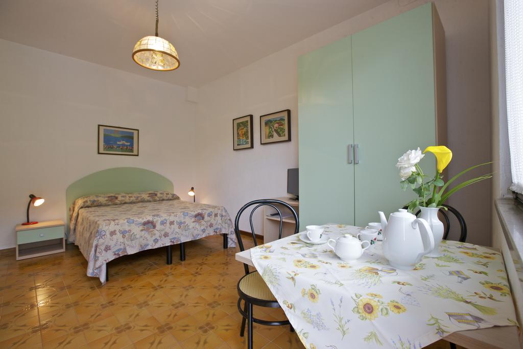 Casa Augusta Appartement Maccagno Buitenkant foto