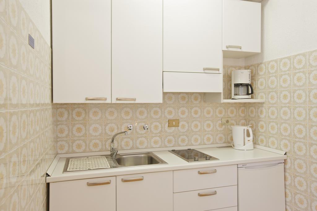 Casa Augusta Appartement Maccagno Buitenkant foto