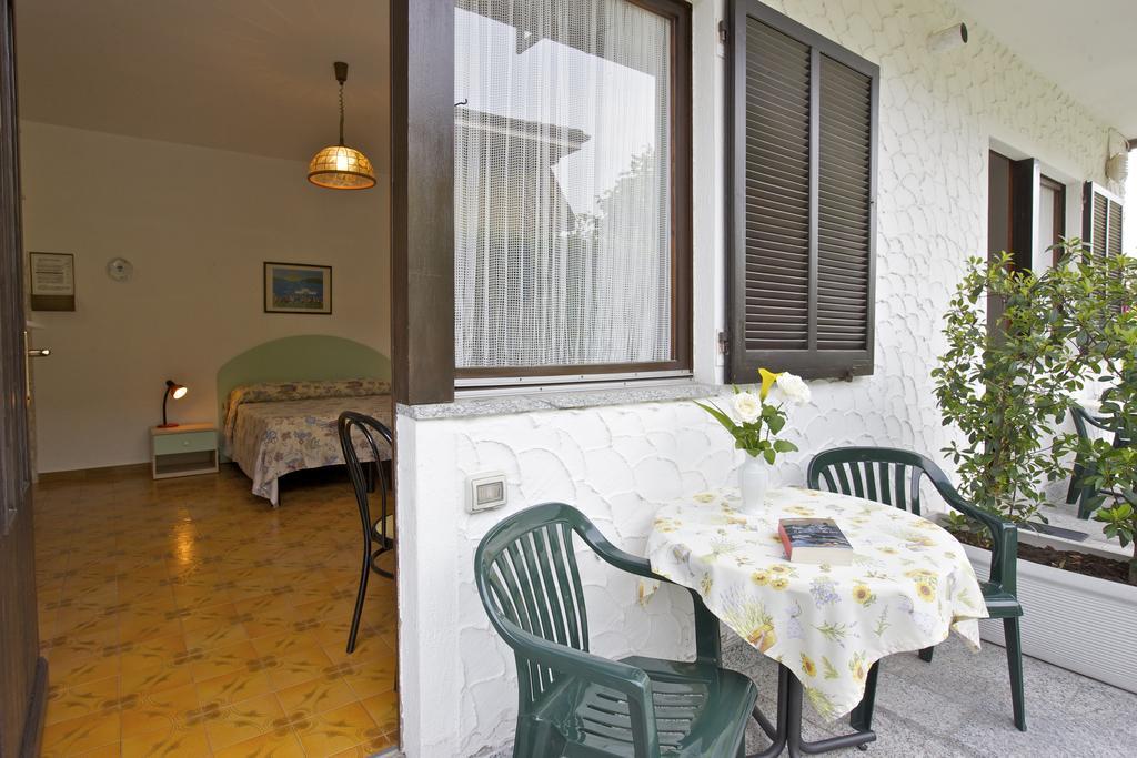 Casa Augusta Appartement Maccagno Buitenkant foto