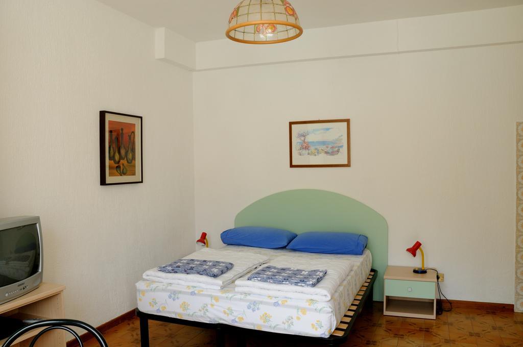 Casa Augusta Appartement Maccagno Buitenkant foto